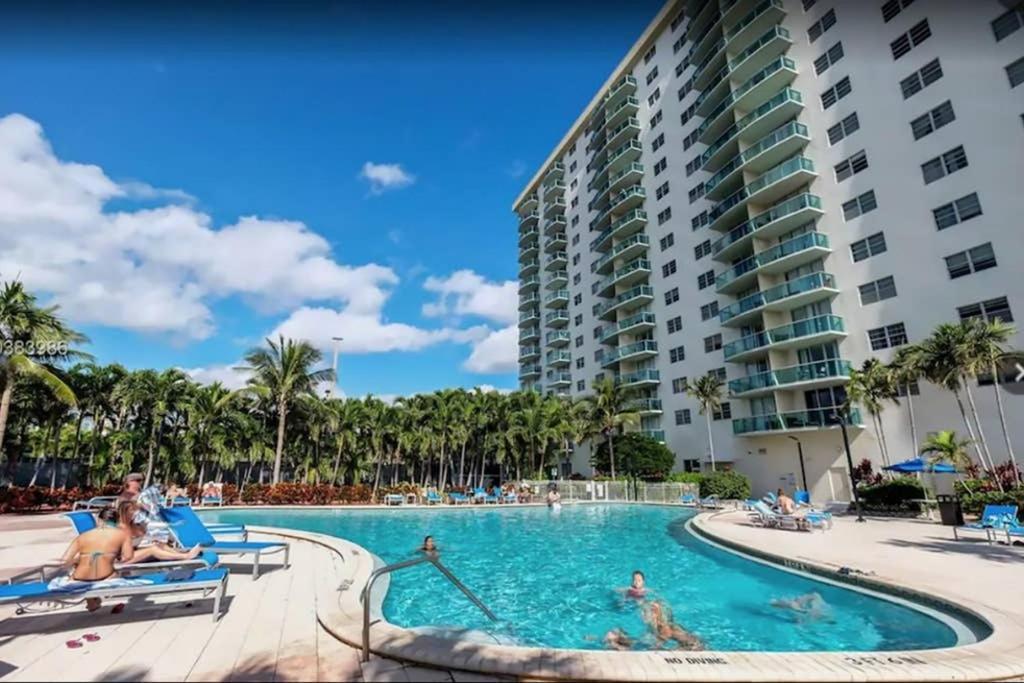 Beautiful Apartment Steps Away From The Beach Miami Beach Esterno foto