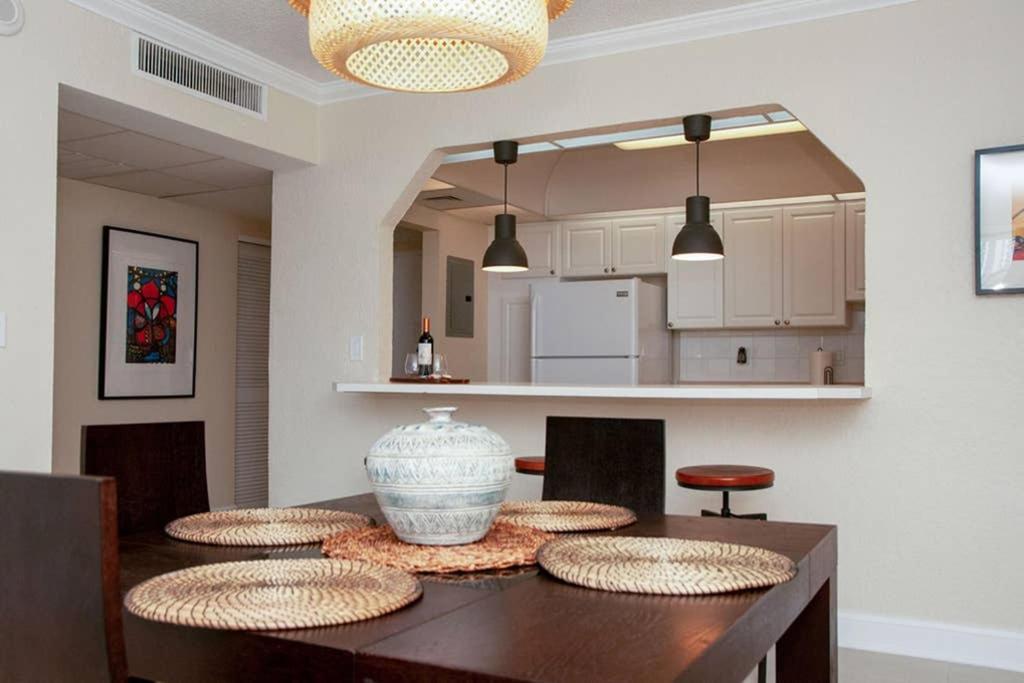 Beautiful Apartment Steps Away From The Beach Miami Beach Esterno foto