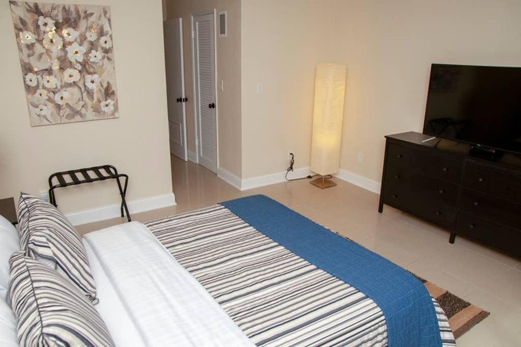 Beautiful Apartment Steps Away From The Beach Miami Beach Esterno foto